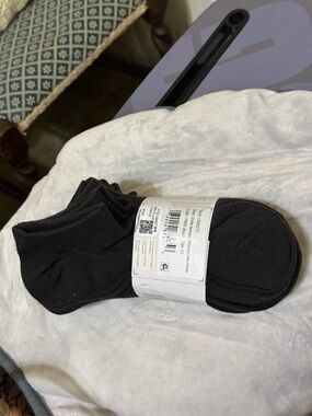 Under Armour Women’s Black Low-Cut Training Socks - 6 Pack - Retail 27.50